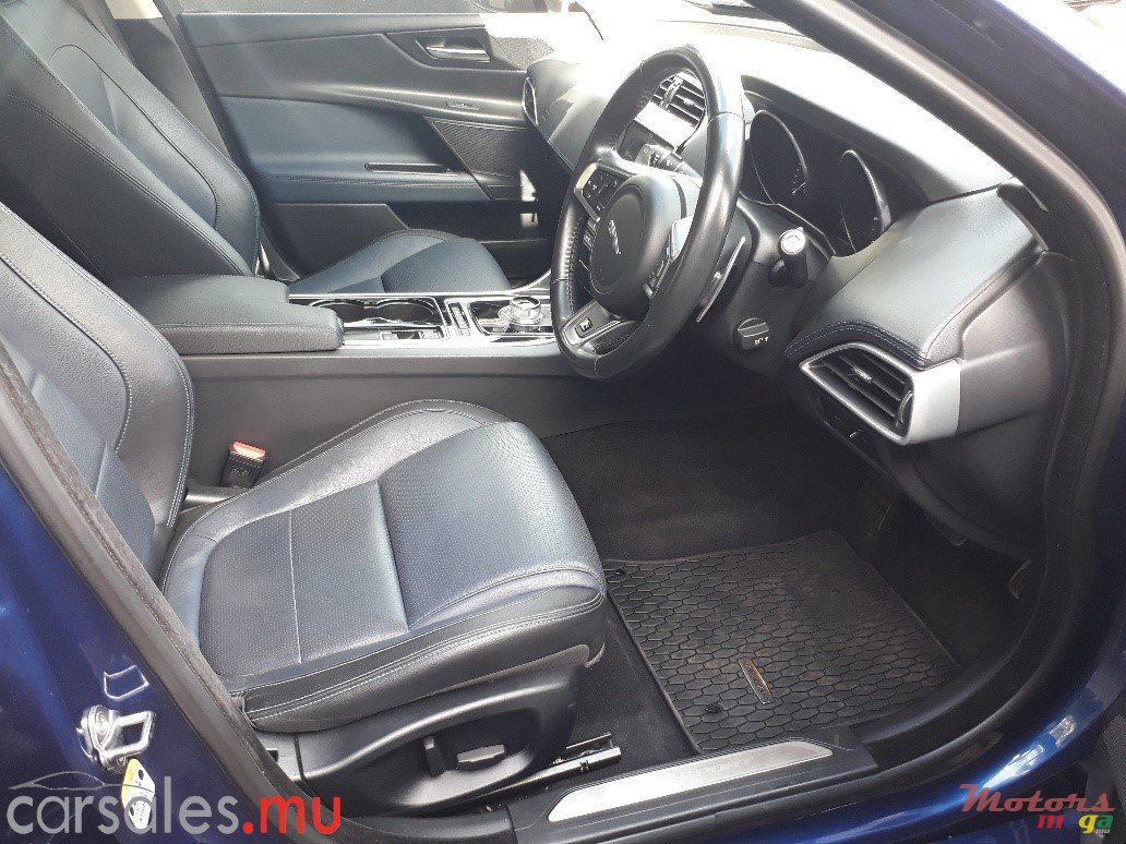 2016' Jaguar XE 25t R-Sport photo #5