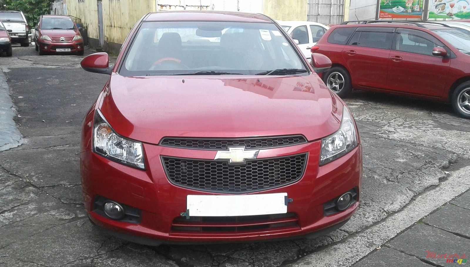 2010' Chevrolet Cruze photo #2