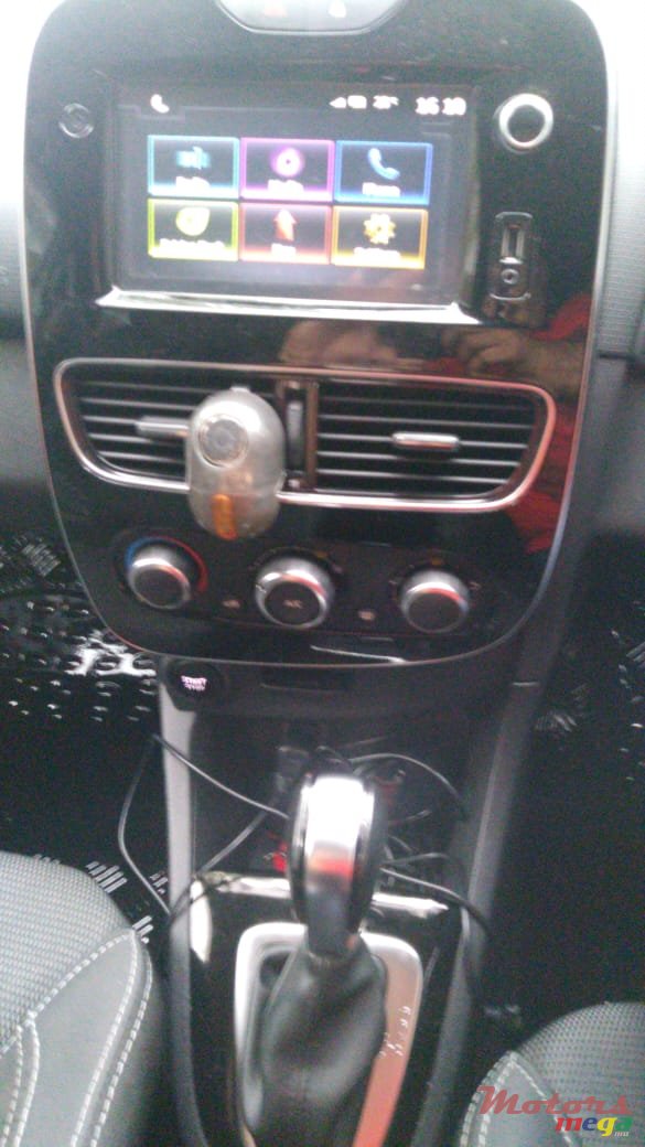 2017' Renault Clio photo #2