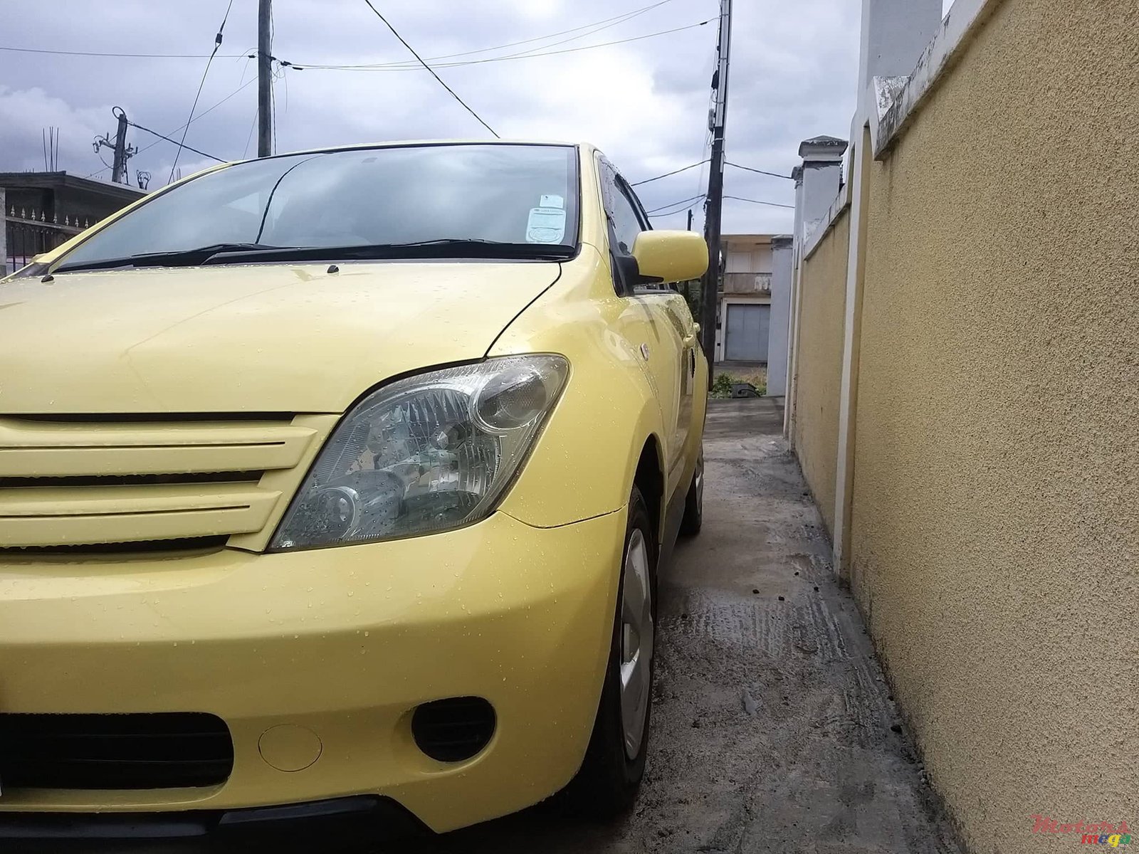 2003' Toyota Vitz IST photo #1