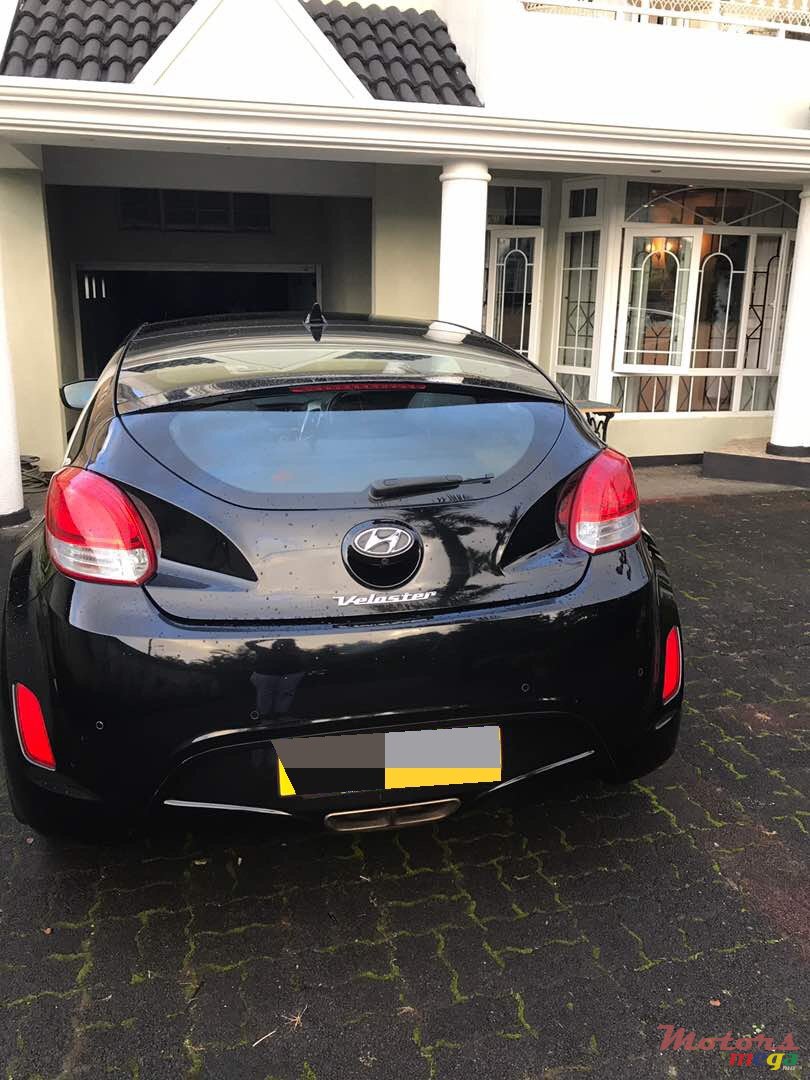 2012' Hyundai Veloster photo #4