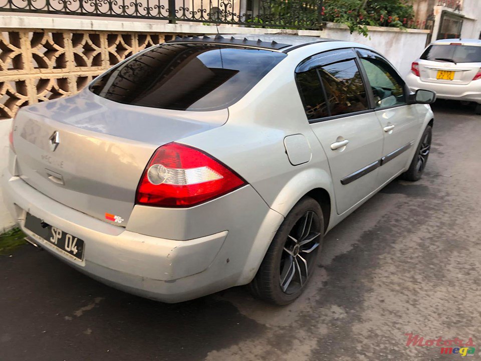 2004' Renault Megane photo #3