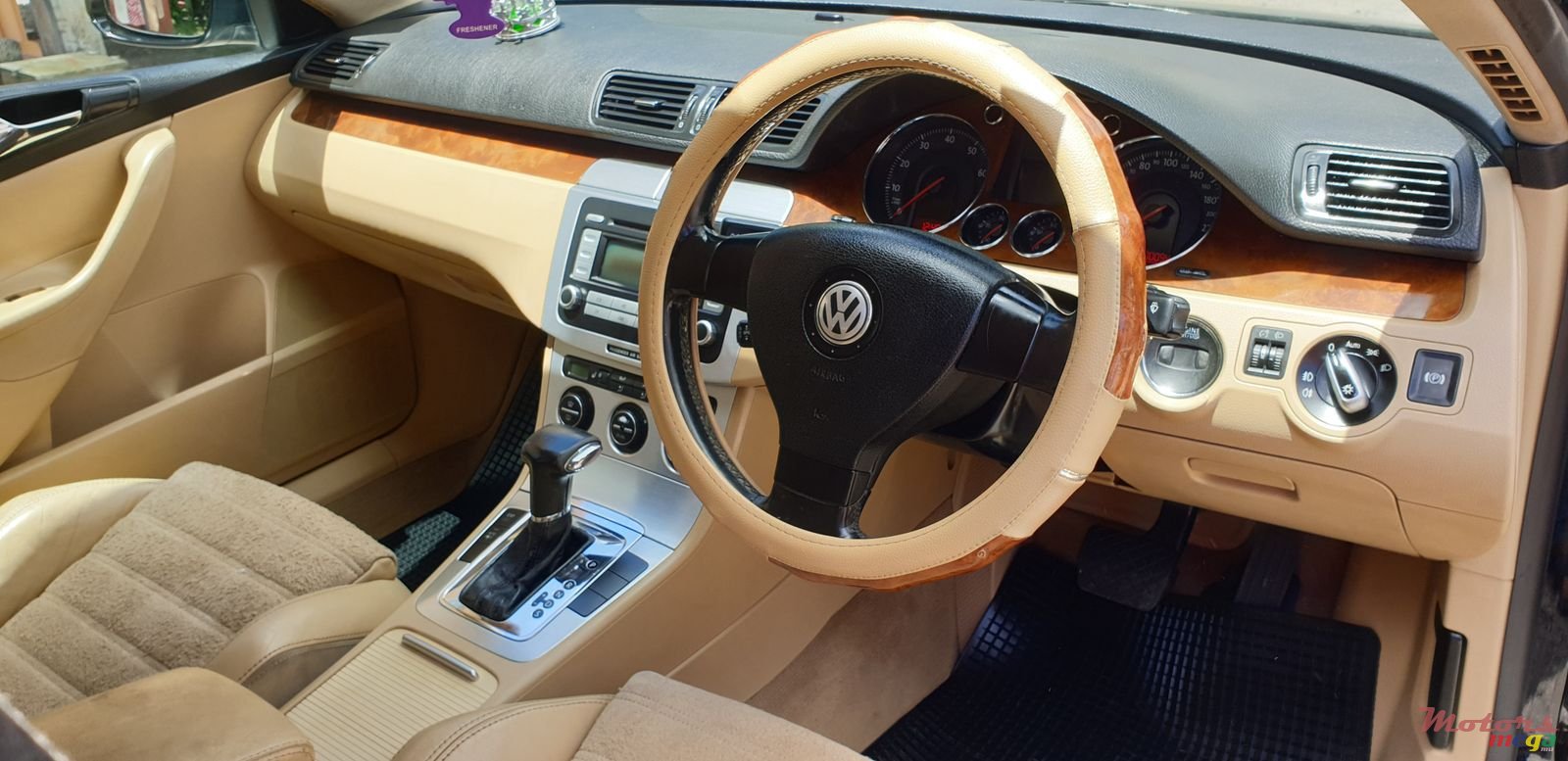 2006' Volkswagen Passat photo #5