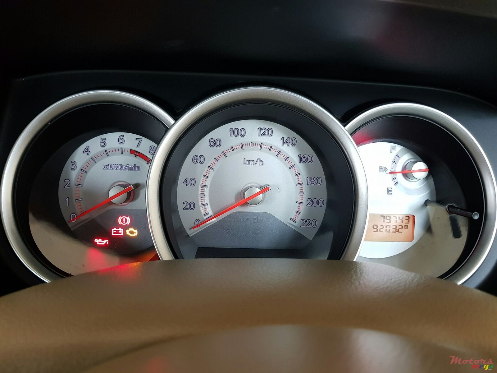 2011' Nissan Tiida photo #4