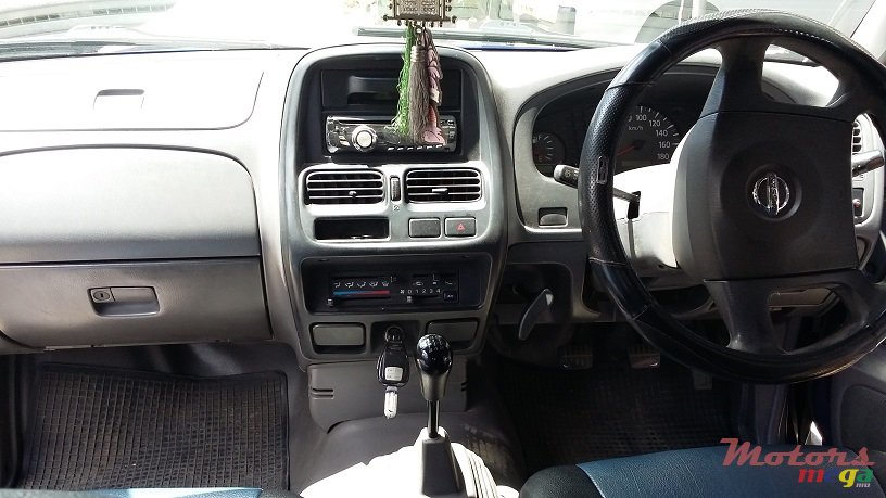 2008' Nissan Navara photo #4