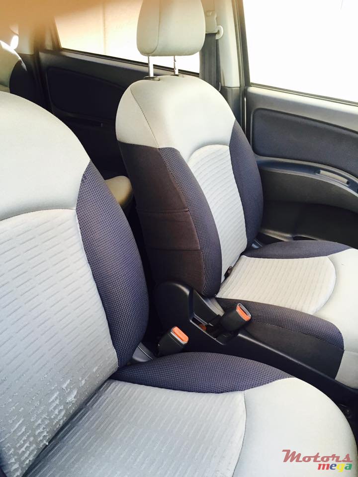 2004' Mitsubishi Colt photo #5