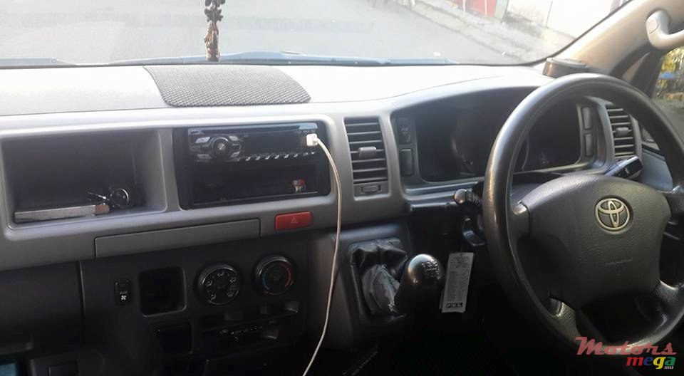 2008' Toyota HiAce photo #6