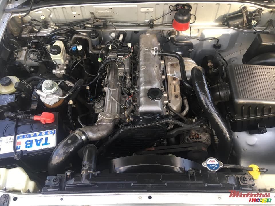 2010' Mitsubishi L200 Sportero 4x2 photo #6