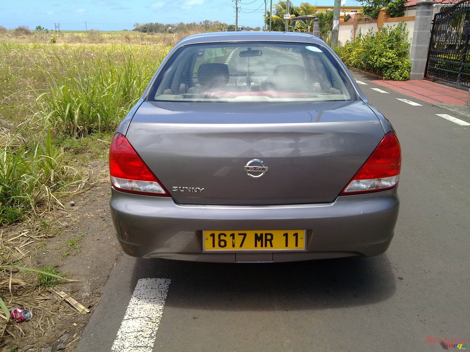 2011' Nissan photo #3