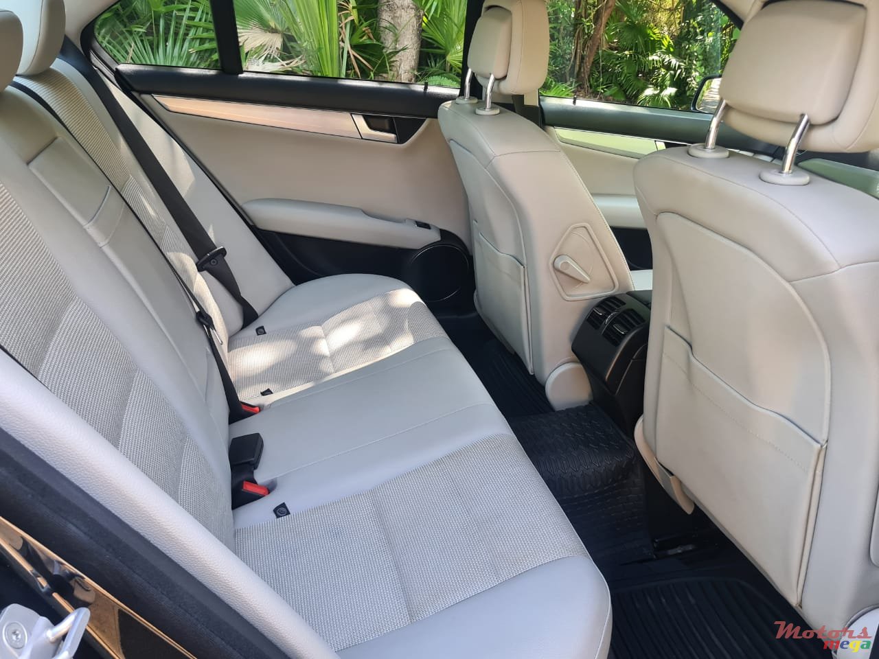 2012' Mercedes-Benz C-Class photo #7