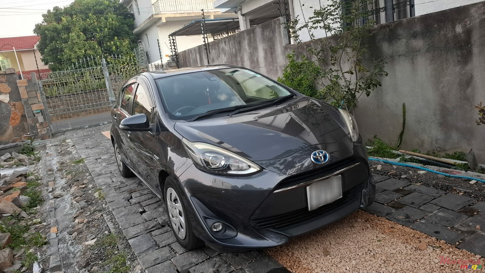 2017' Toyota Aqua photo #1