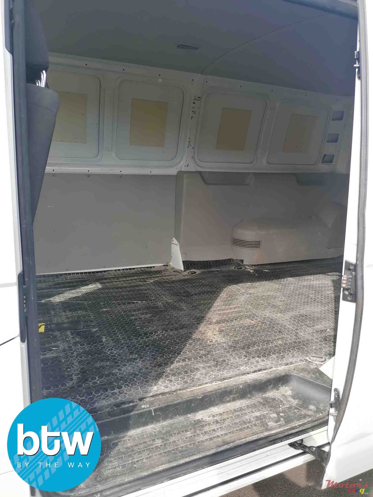 2017' Volkswagen T5 (Transporter) pass photo #4