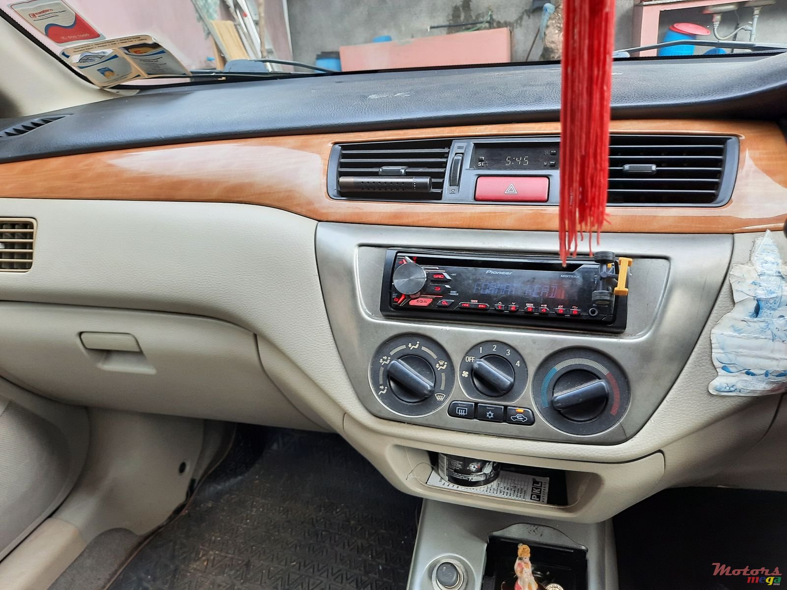 2005' Mitsubishi Lancer photo #3