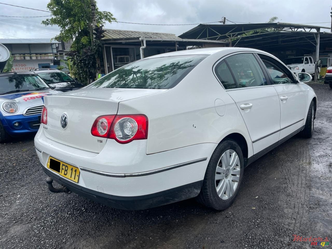 2011' Volkswagen Passat photo #2