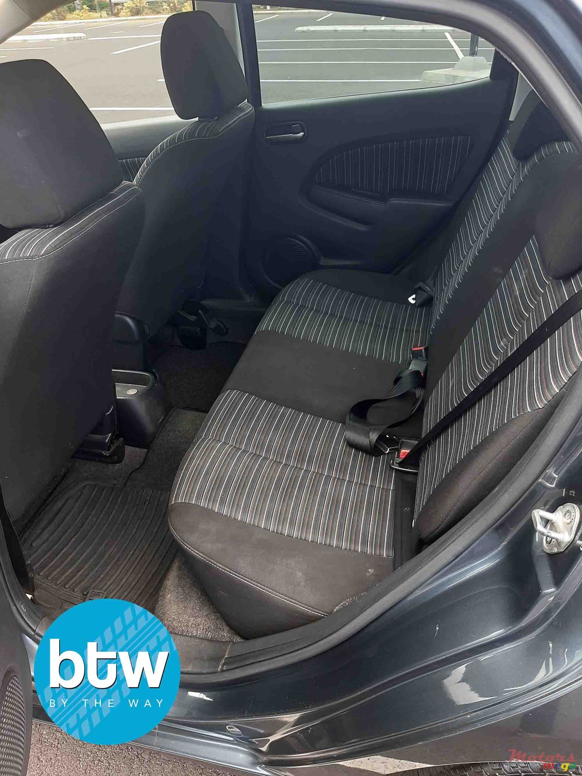 2010' Mazda Demio photo #4