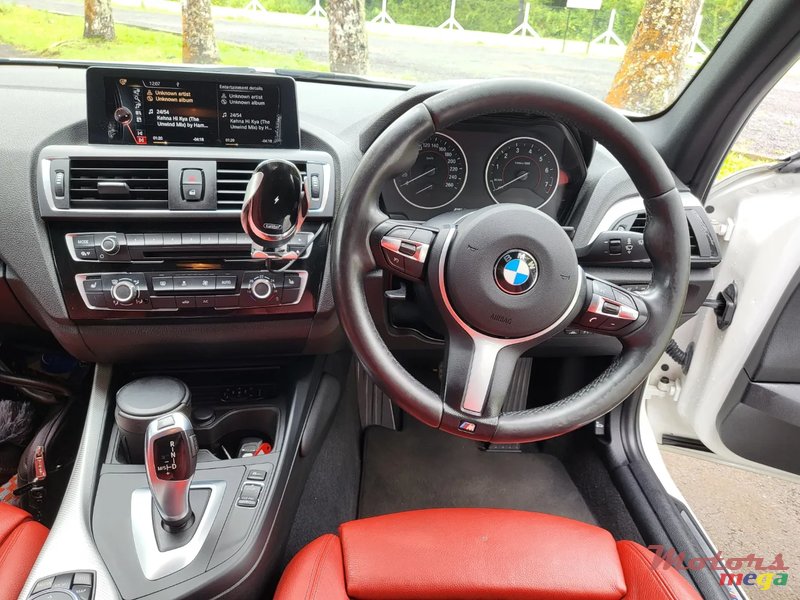 2015' BMW 118 photo #7