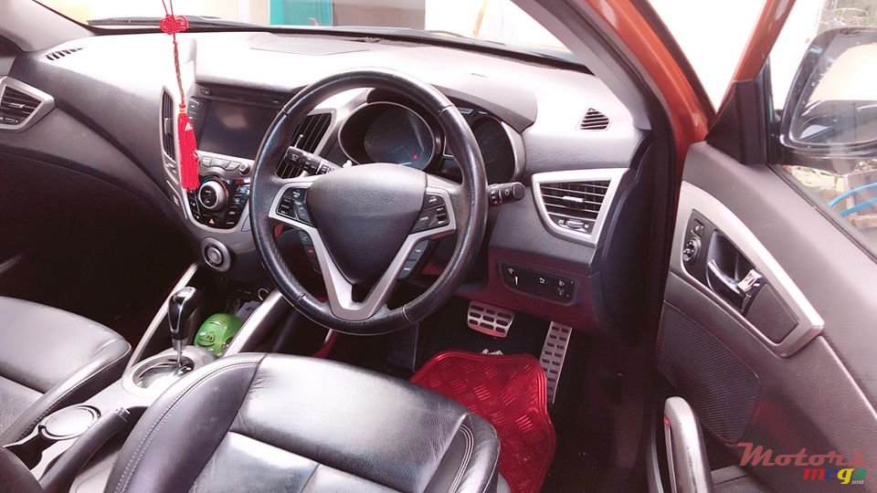 2013' Hyundai Veloster photo #4