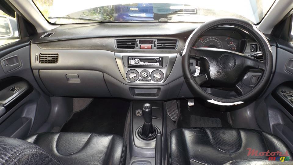 2004' Mitsubishi Lancer GLX photo #5
