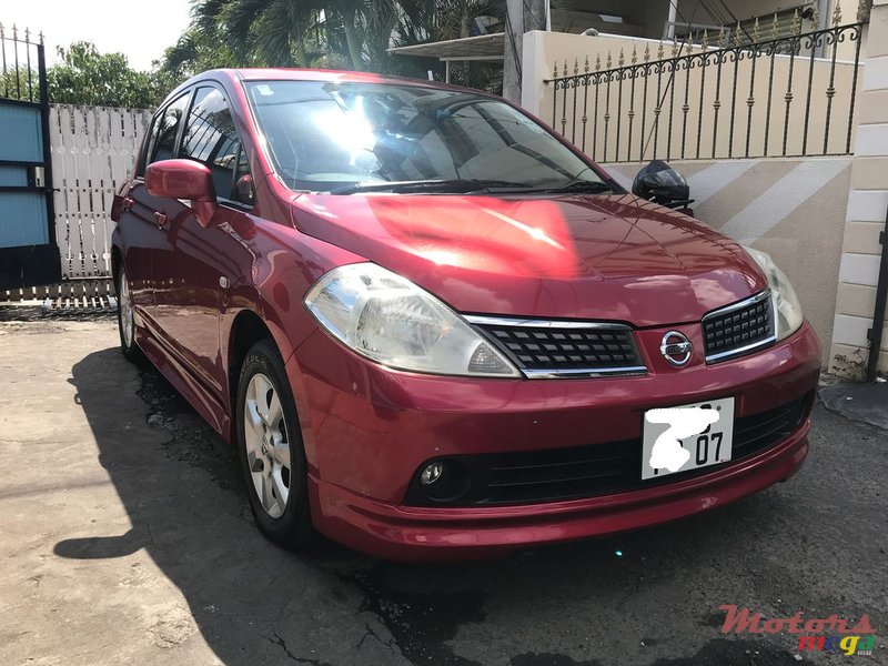 2007' Nissan Tiida photo #1