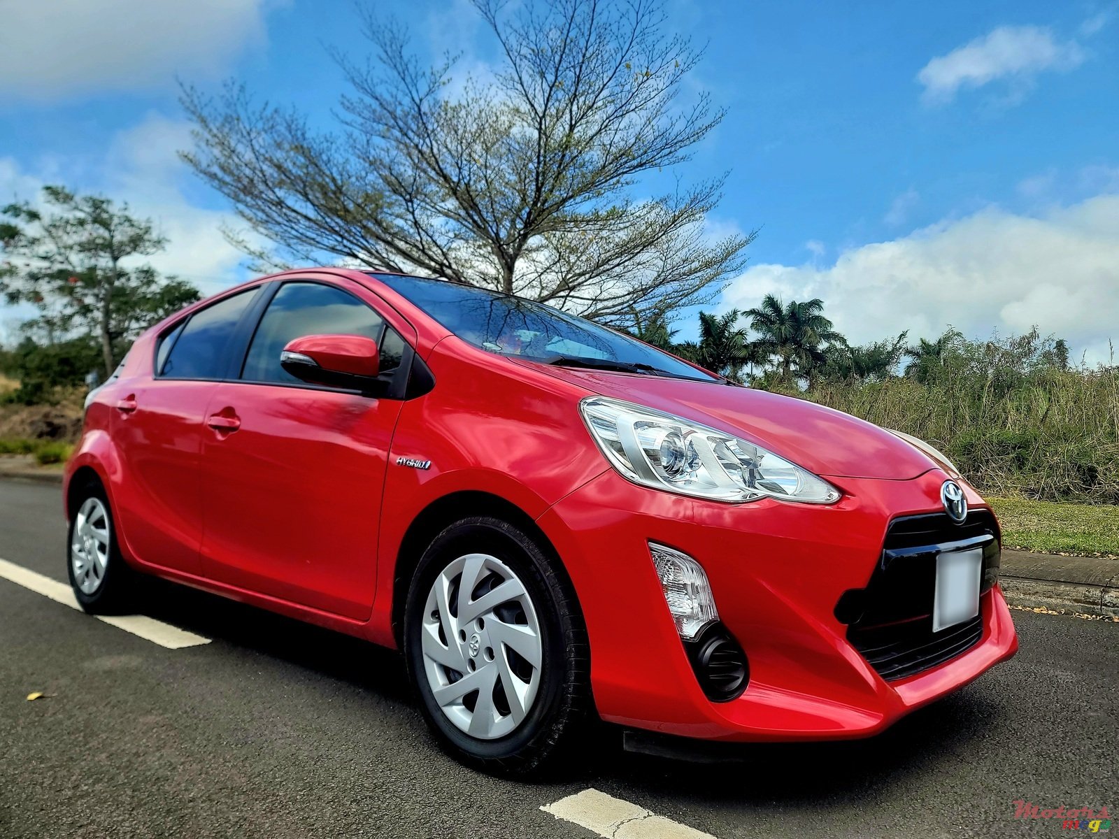 2015' Toyota Aqua photo #3