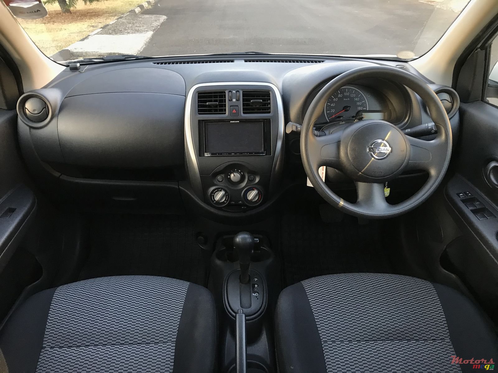 2016' Nissan March photo #6