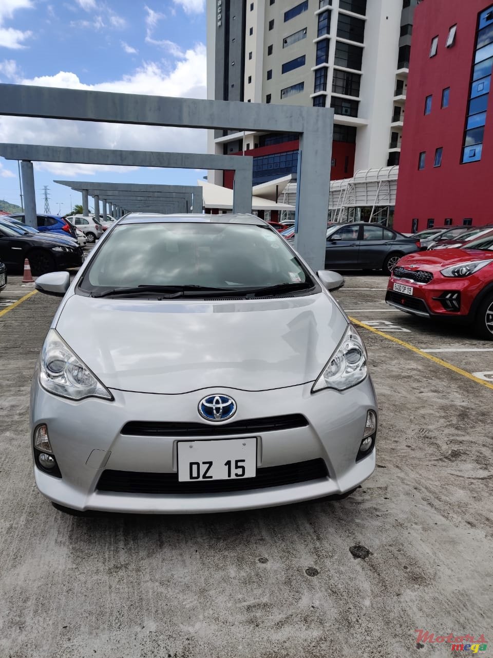 2015' Toyota Aqua photo #1