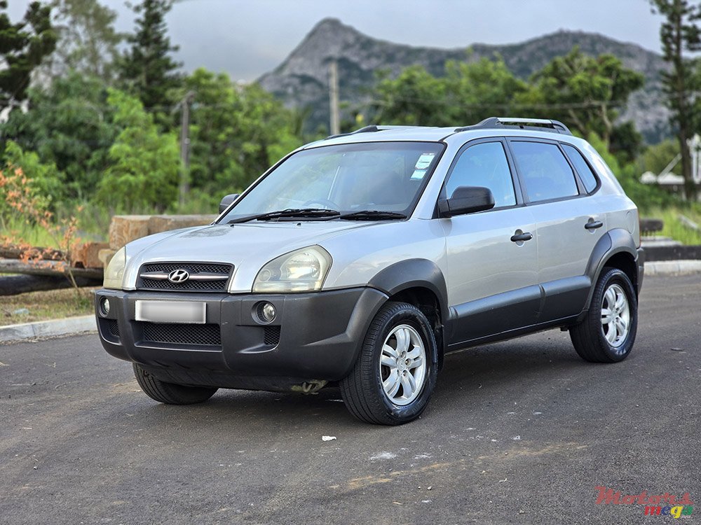 2006' Hyundai Tucson GL photo #2