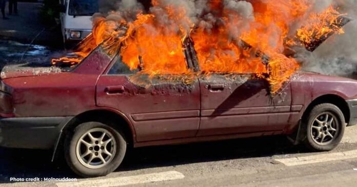 À Petit Raffray : une voiture prend feu
