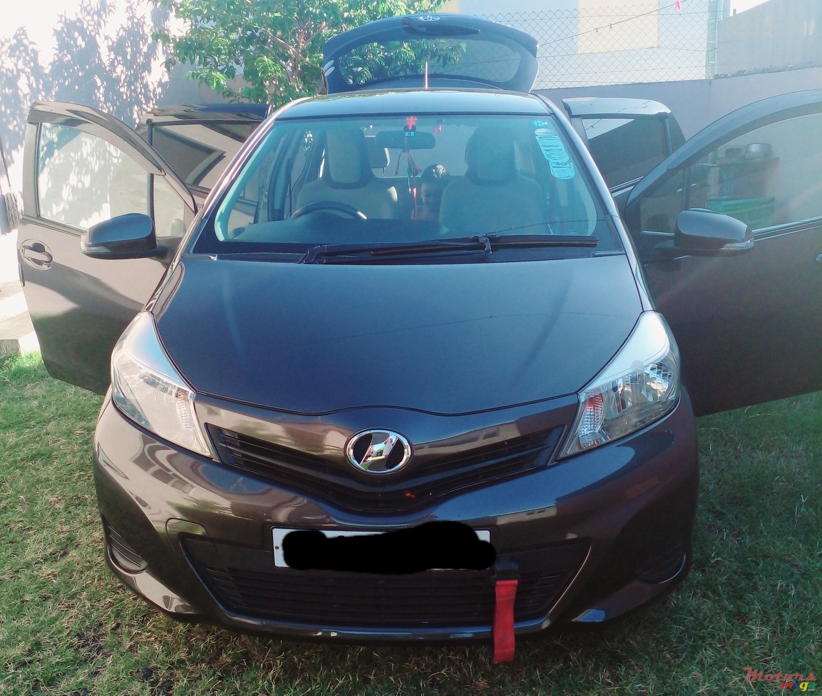 2012' Toyota Vitz photo #1