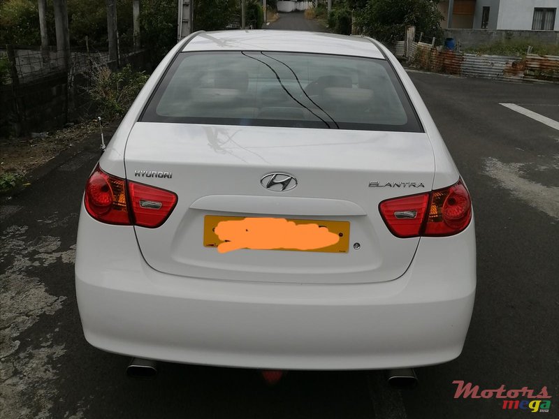 2010' Hyundai Elantra photo #2