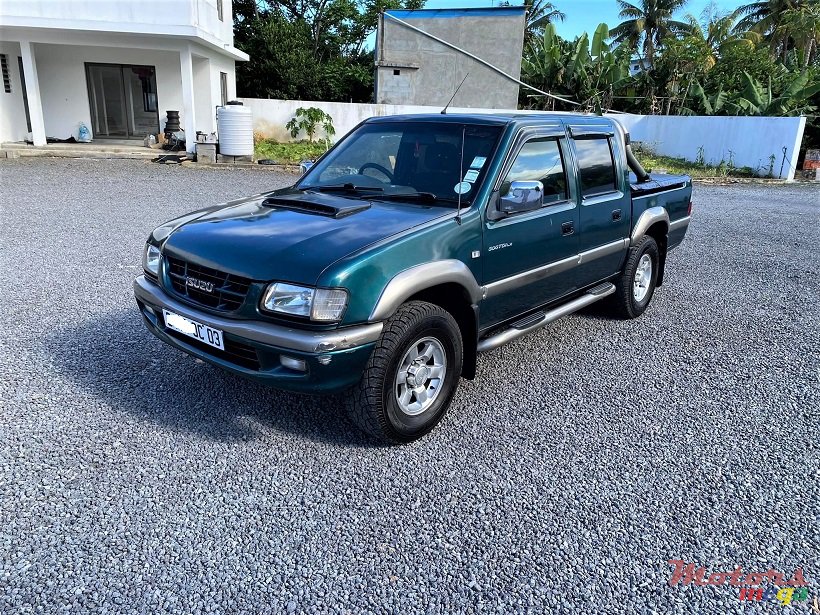 2003' Isuzu KB300 LX-TDI photo #2