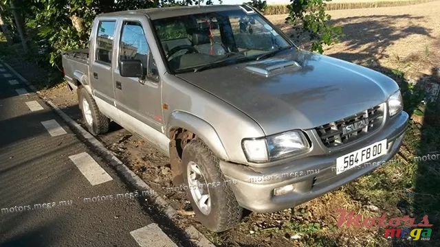 2000' Isuzu photo #1