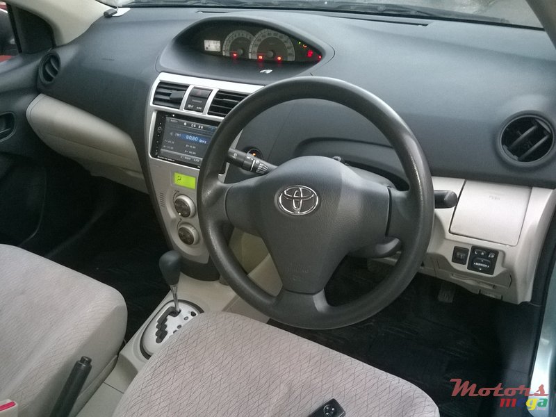 2006' Toyota Belta 1.3 G Edition photo #2