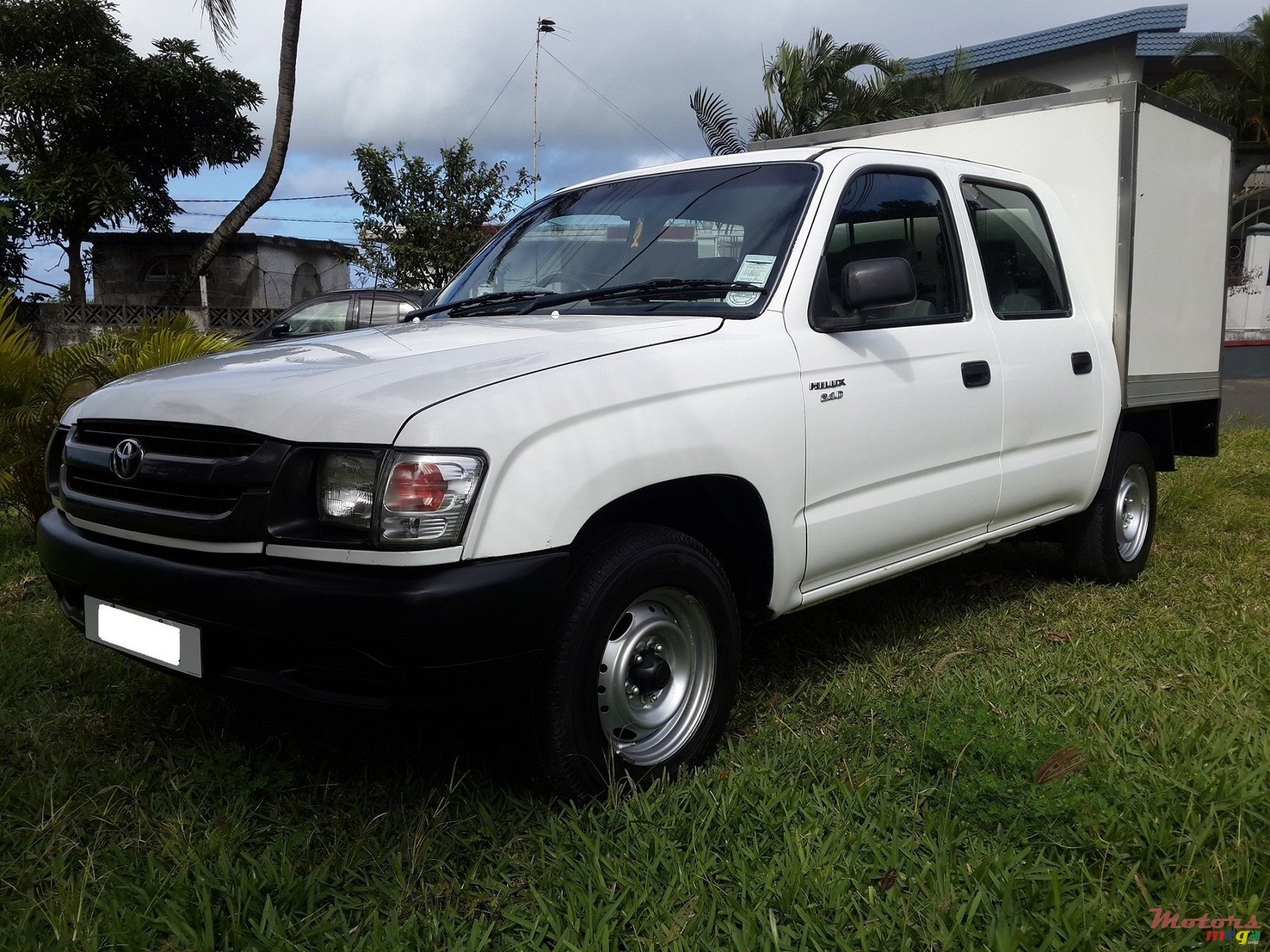 2005' Toyota Hilux photo #2