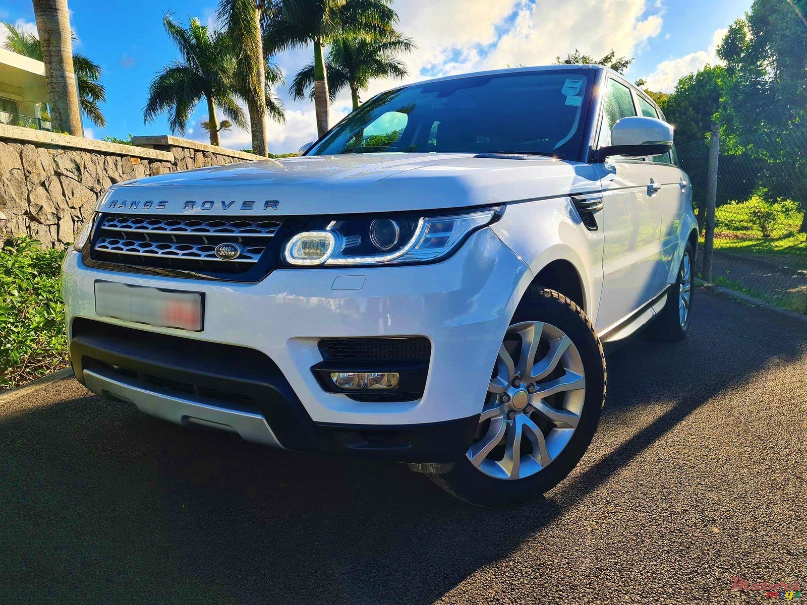 2014' Land Rover Range Rover Sport 3.0 TDV6 photo #2