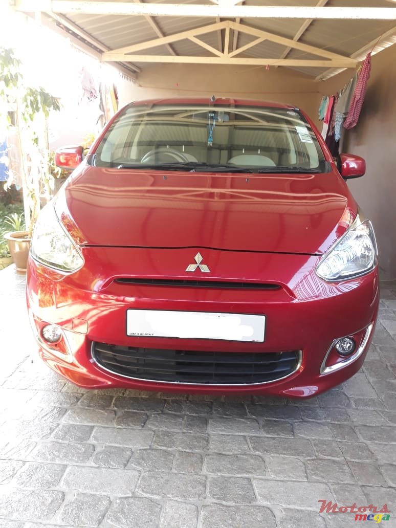 2012' Mitsubishi Mirage photo #4