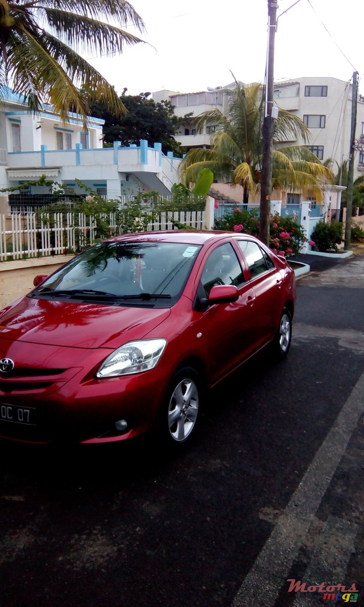 2007' Toyota Yaris photo #1