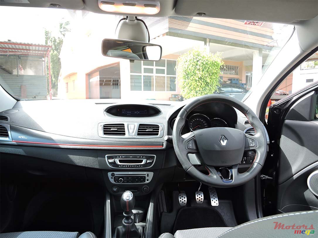 2012' Renault Megane GT photo #3