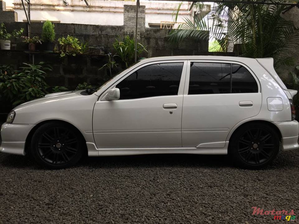 1998' Toyota Starlet Glanza photo #1