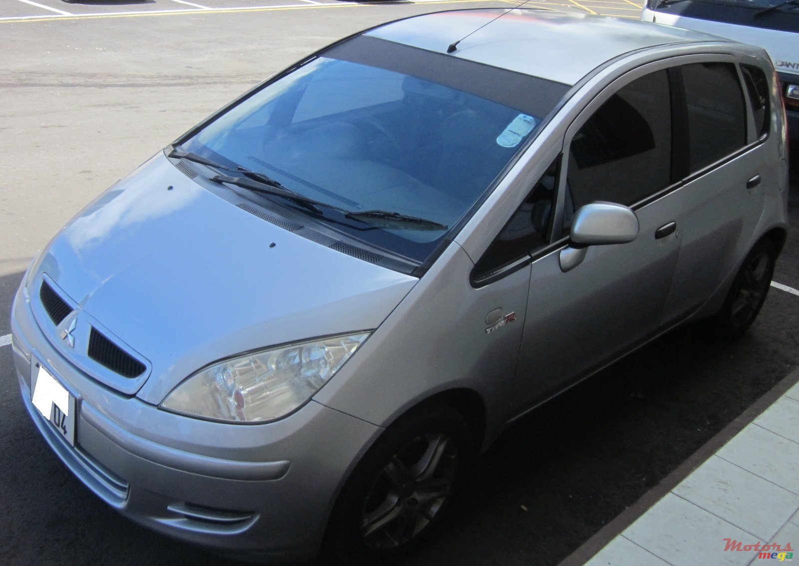 2004' Mitsubishi Colt photo #1