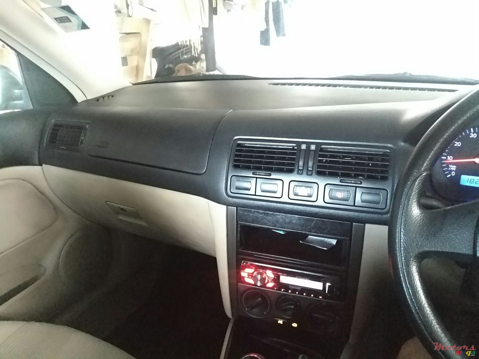 2004' Volkswagen Bora photo #4