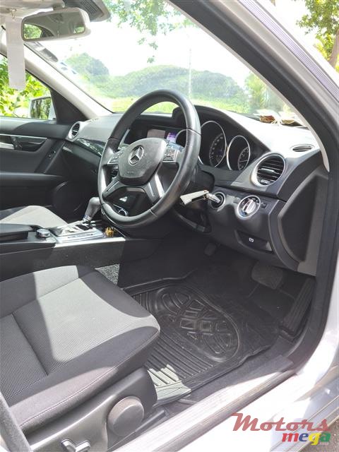 2012' Mercedes-Benz C-Class 180 Compressor photo #6