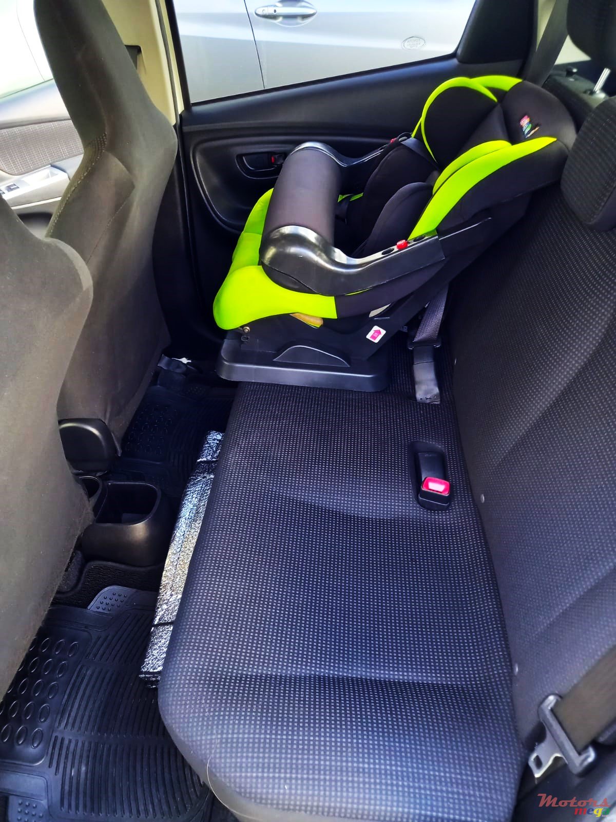 2014' Toyota Vitz photo #5