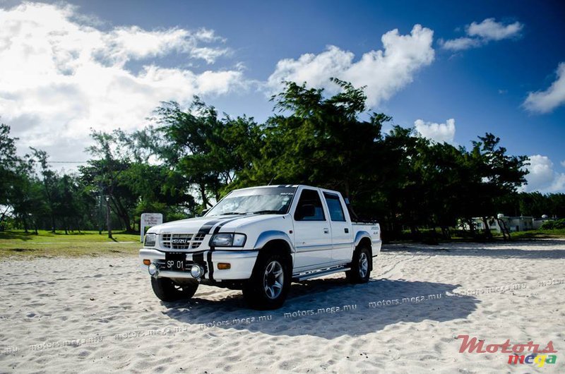 2001' Isuzu photo #1