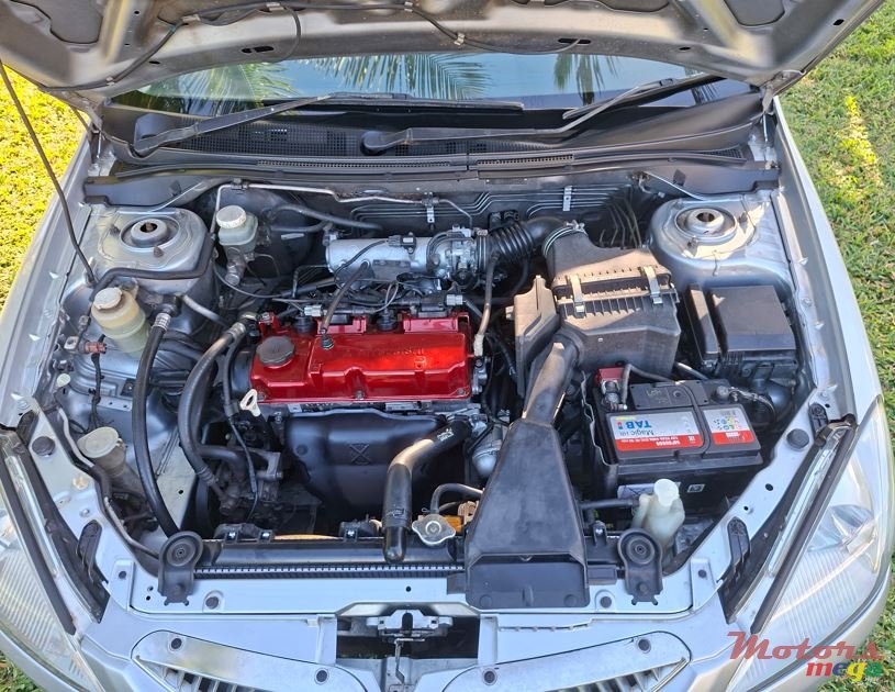 2005' Mitsubishi Lancer photo #5