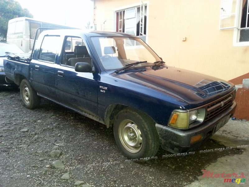 1995' Toyota Hilux photo #1