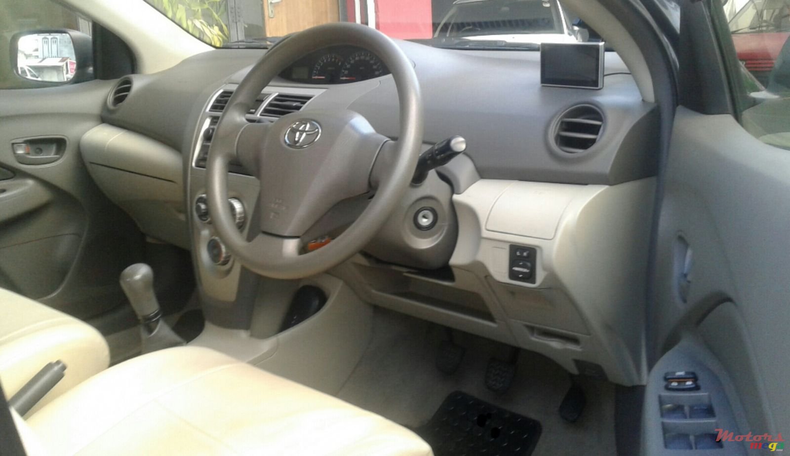 2013' Toyota Yaris photo #4