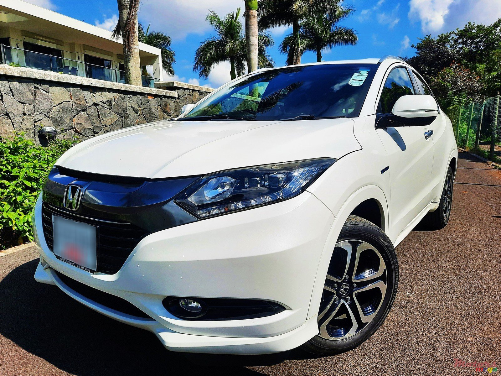 2015' Honda Vezel Z Hybrid photo #1
