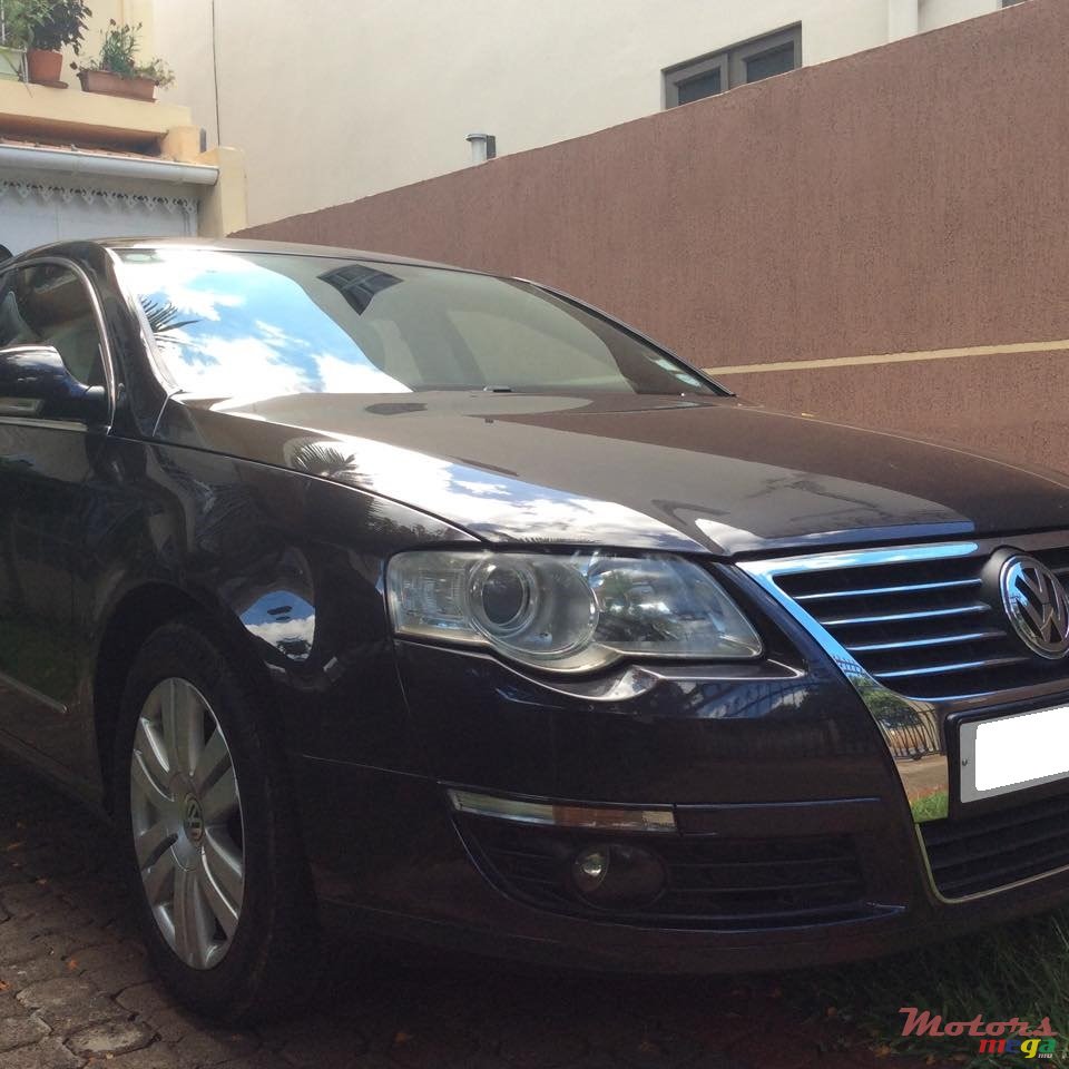 2005' Volkswagen Passat B6 1.6 FSI photo #4