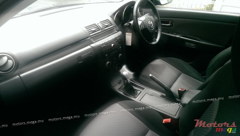 2006' Mazda 3 photo #3